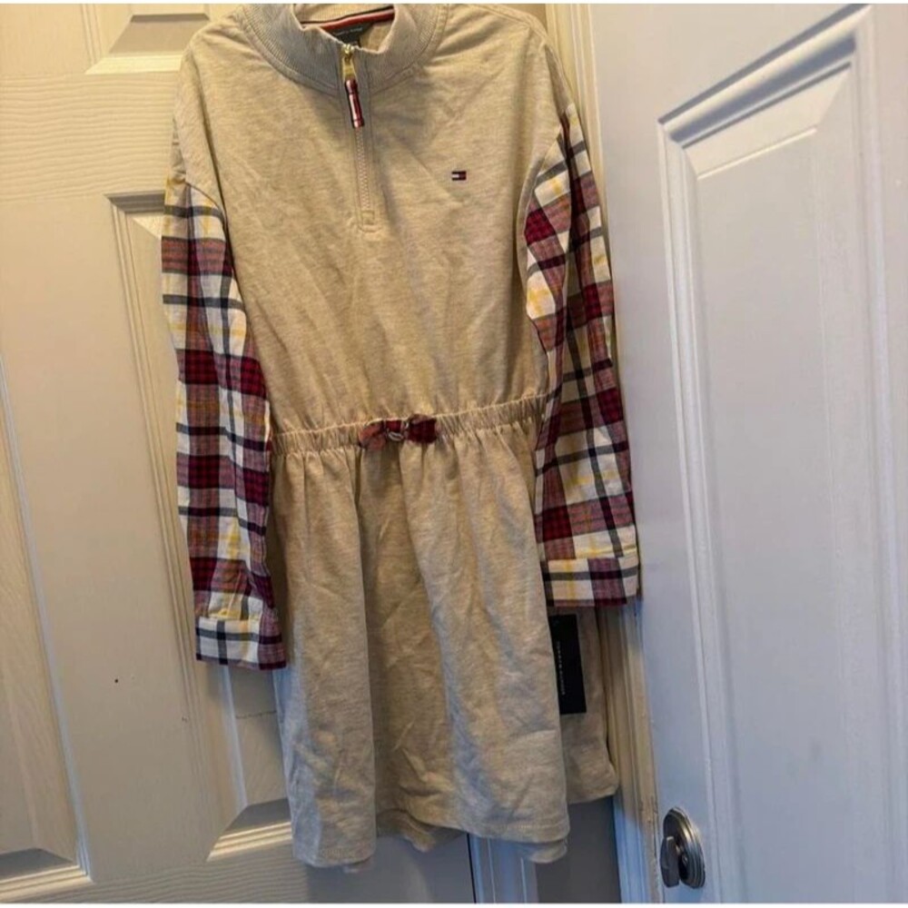 Tommy Hilfiger NWT Girl’s SiE 8/10 Holiday Dress
